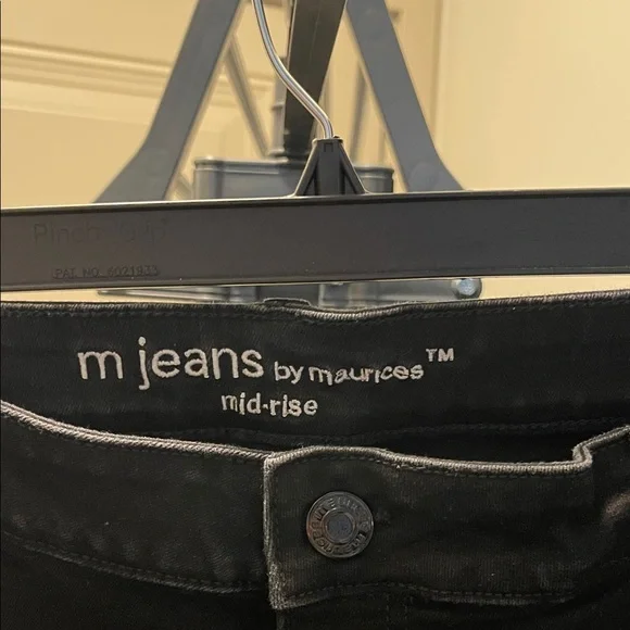 Maurices Women's Black Straight Leg Jeans - Picture 2 of 3